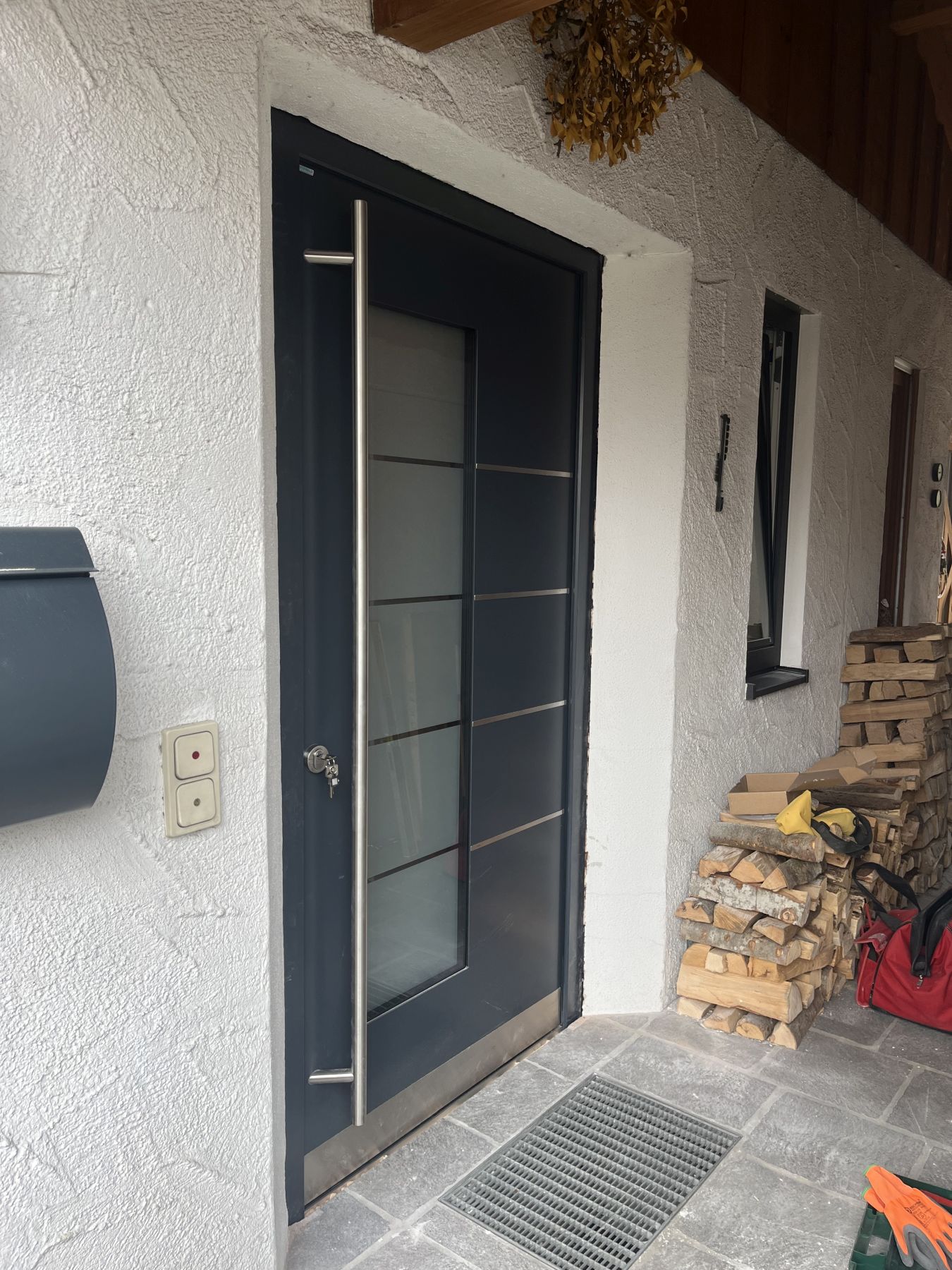 Haus- und Nebeneingangstüren vom montageteam oberbayern